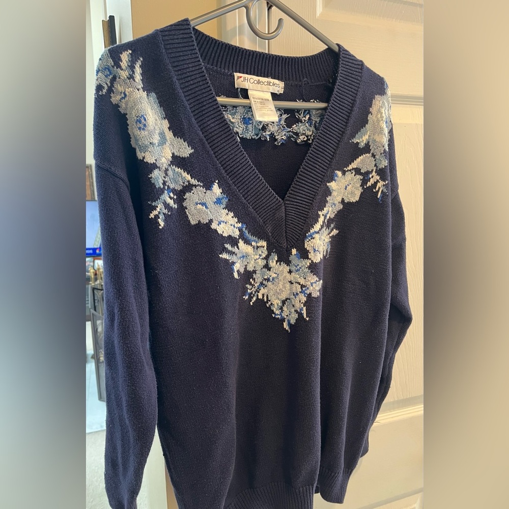 Vintage 100% COTTON sweater size L
NAVY BLUE with white / blue flowers 
V neck